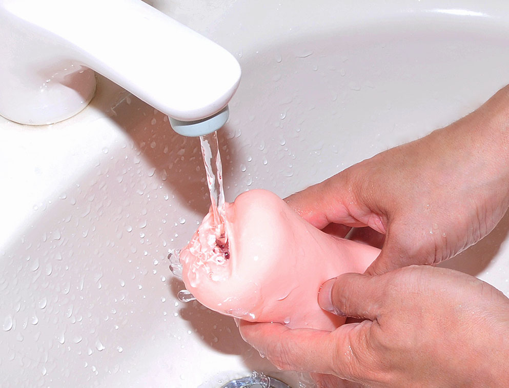 しっかりと水または、ぬるま湯で洗う！