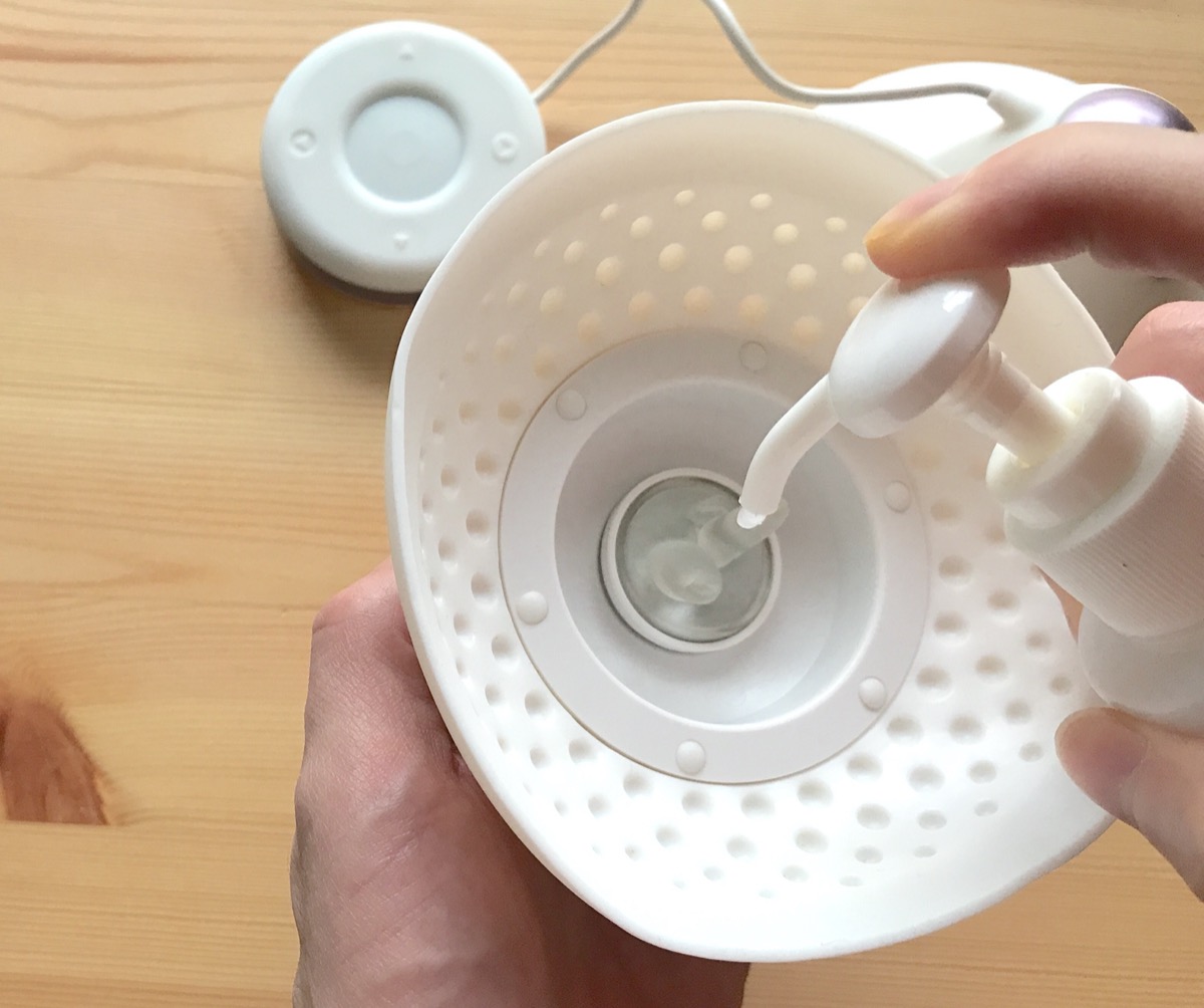 アクセサリー（アタッチメント）にローションを適量垂らす